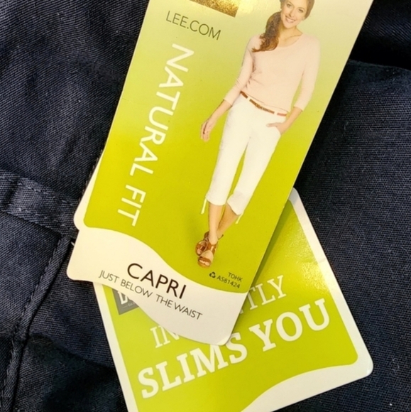 Lee Natural Fit Just Below The Waist Capri Pants - Picture 7 of 9